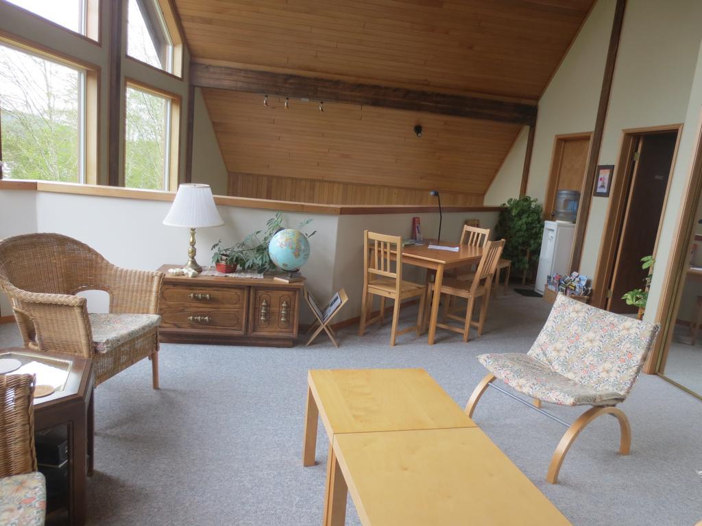 Bed and Breakfast Moon And Sixpence Ucluelet Exterior foto