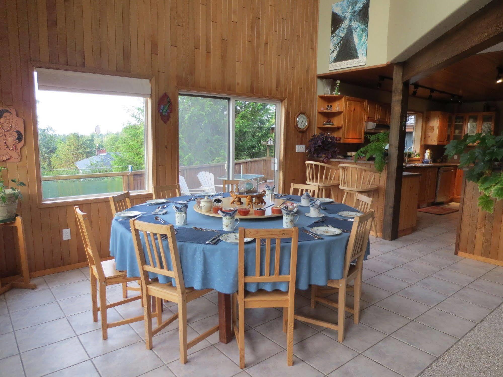 Bed and Breakfast Moon And Sixpence Ucluelet Exterior foto