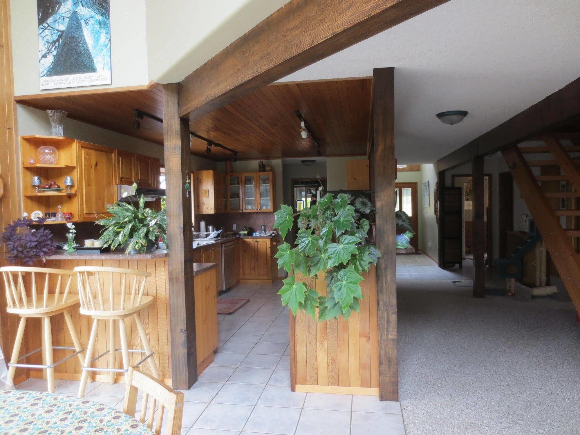 Bed and Breakfast Moon And Sixpence Ucluelet Exterior foto