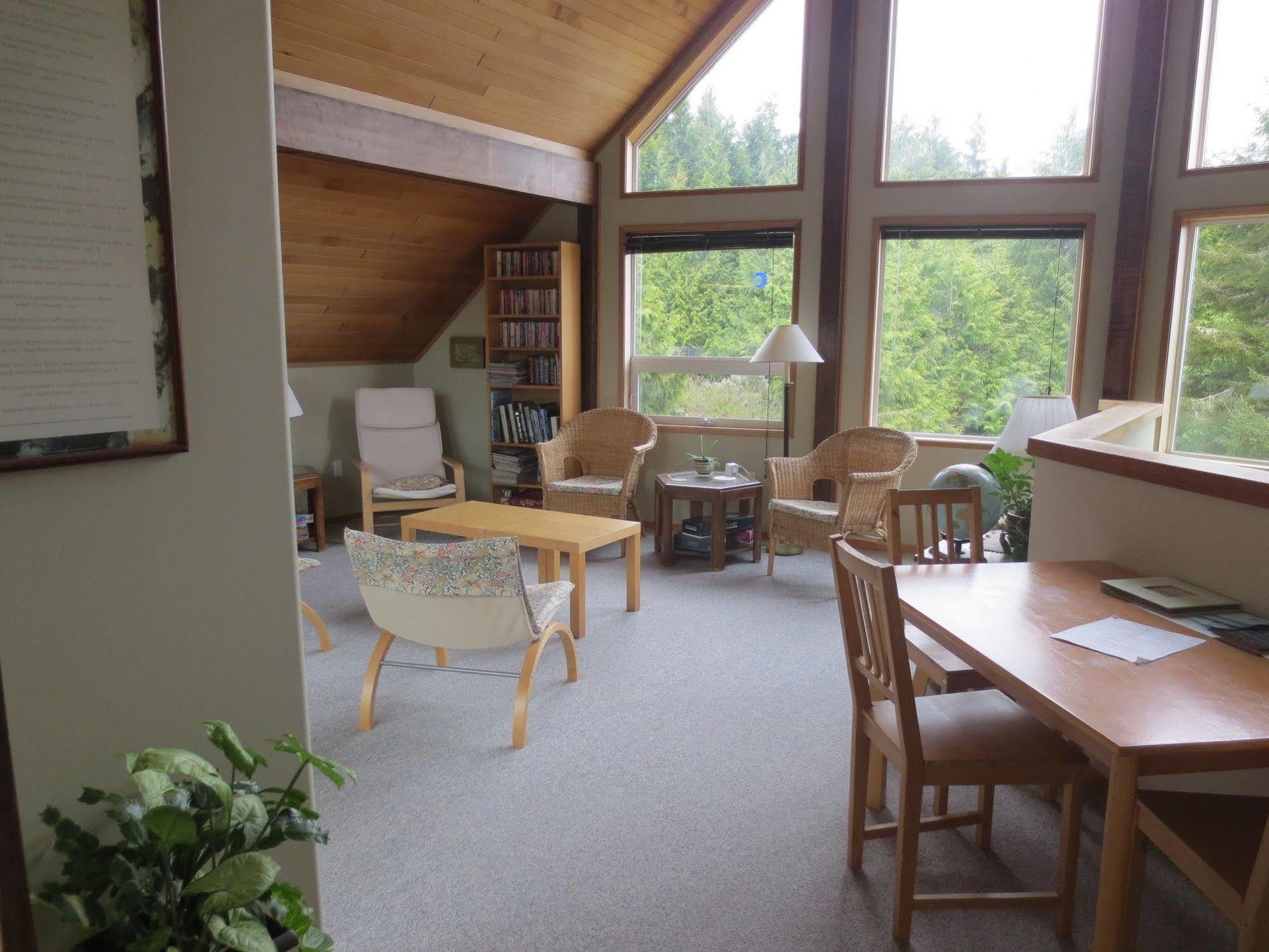 Bed and Breakfast Moon And Sixpence Ucluelet Exterior foto