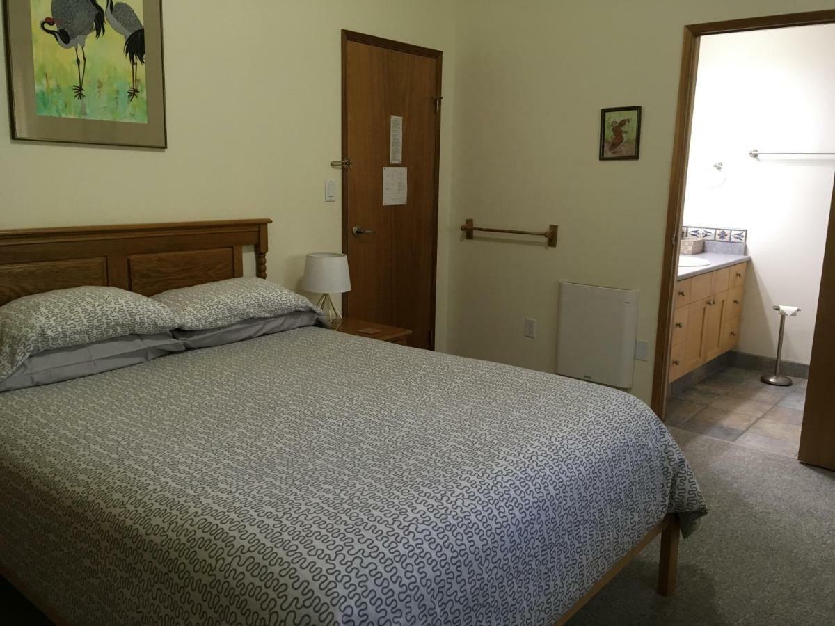 Bed and Breakfast Moon And Sixpence Ucluelet Exterior foto